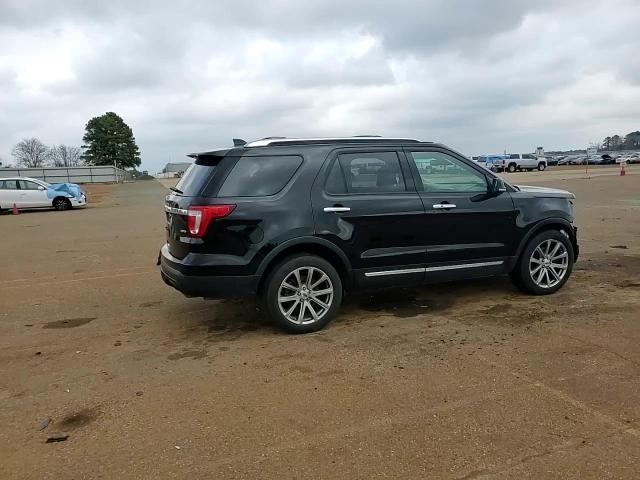 2017 Ford Explorer - Image 12