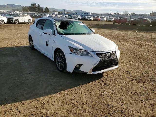 2015 Lexus CT - Image 11