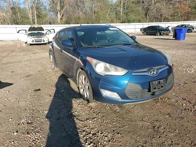 2017 Hyundai Veloster - Image 11