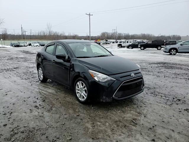 2017 Toyota Yaris - Image 13