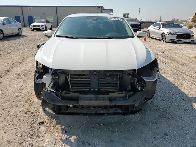2020 Volkswagen Passat - Image 14