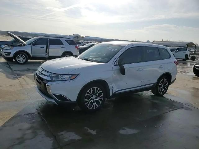 2016 Mitsubishi Outlander - Image 14