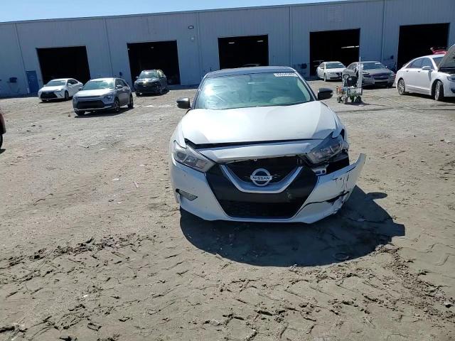 2017 Nissan Maxima - Image 13