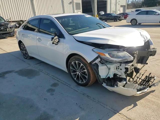 2018 Toyota Avalon - Image 10