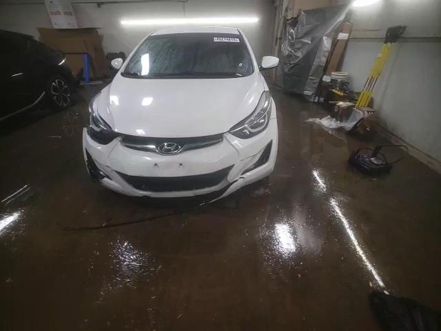 2016 Hyundai Elantra - Image 13