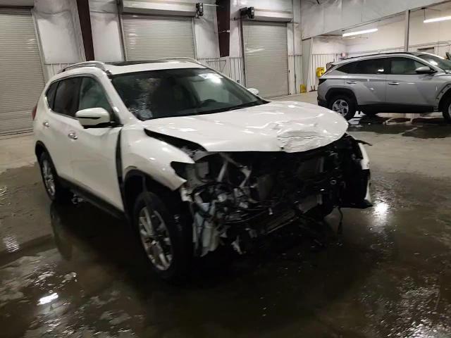 2018 Nissan Rogue - Image 11