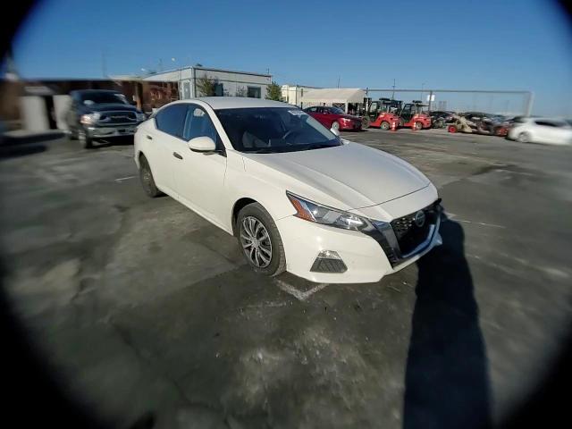 2019 Nissan Altima - Image 11