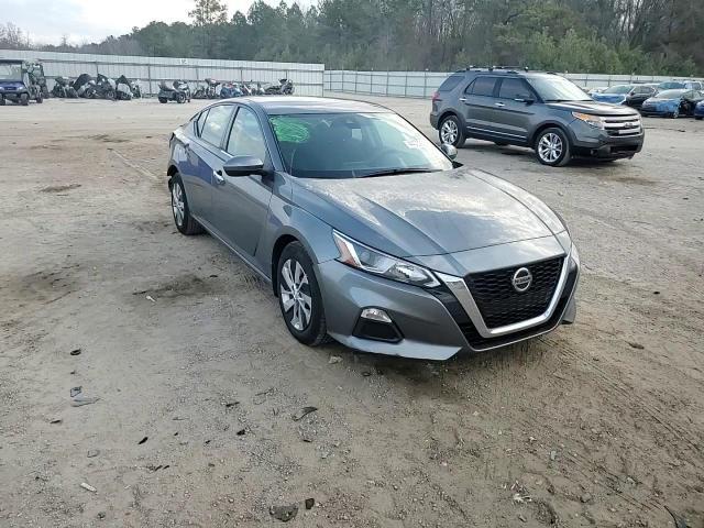 2021 Nissan Altima - Image 10