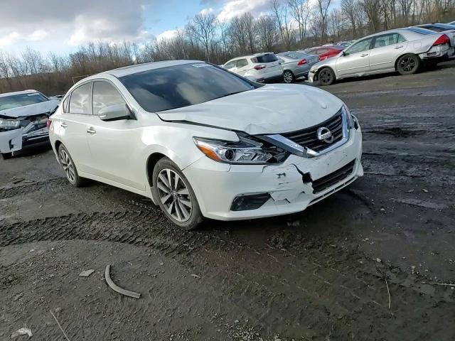 2017 Nissan Altima - Image 10