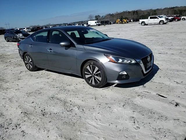 2020 Nissan Altima - Image 10