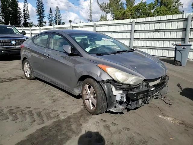 2013 Hyundai Elantra - Image 11