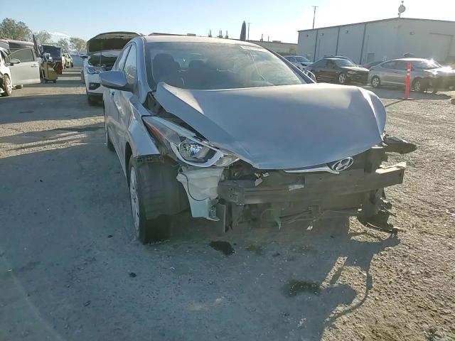 2016 Hyundai Elantra - Image 11