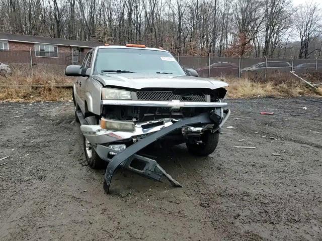 2003 Chevrolet Silverado - Image 10