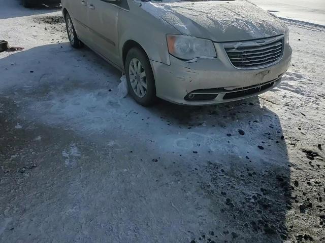 2014 Chrysler Town & Country - Image 12