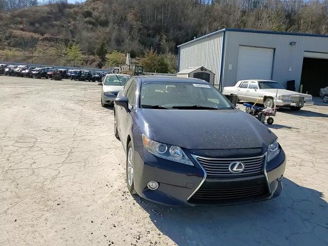 2015 Lexus ES - Image 10
