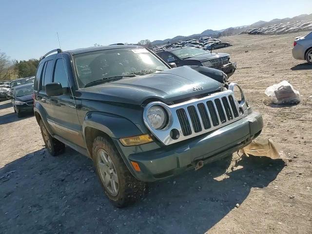 2005 Jeep Liberty (North America) - Image 11