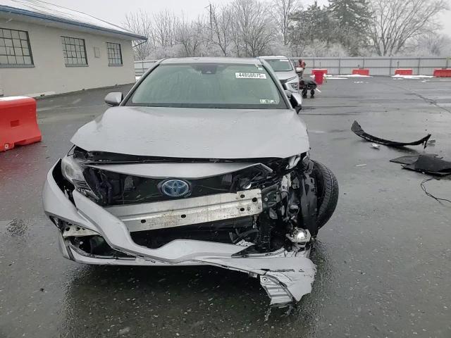 2019 Toyota Camry - Image 10