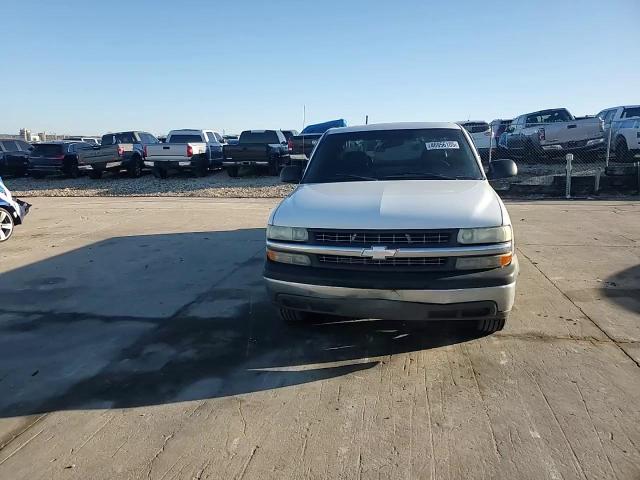 2002 Chevrolet Silverado - Image 11