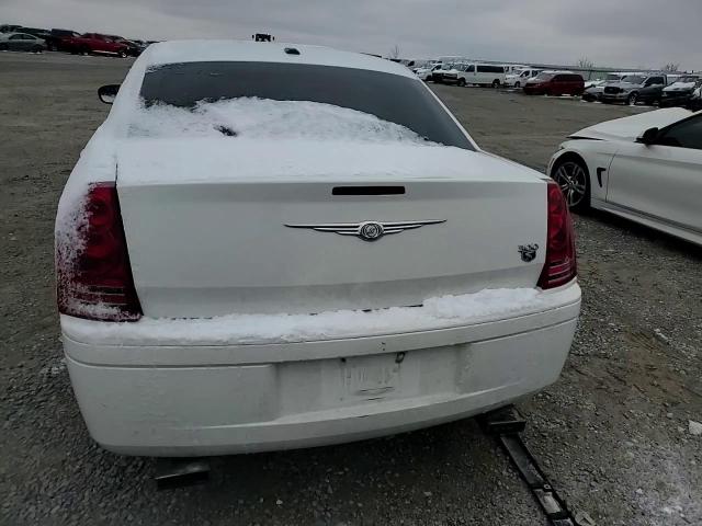 2010 Chrysler 300 - Image 10