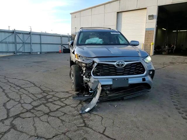 2022 Toyota Highlander - Image 14