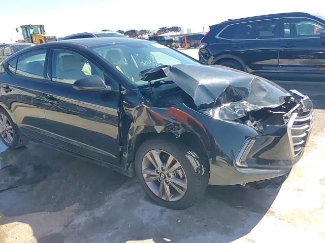 2017 Hyundai Elantra - Image 13