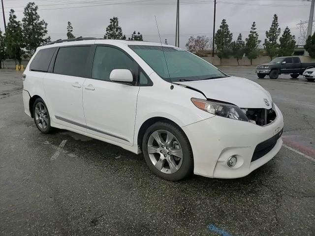 2011 Toyota Sienna - Image 11