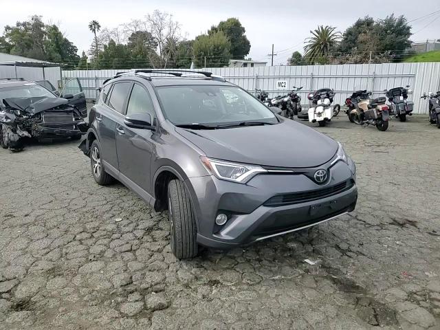 2018 Toyota RAV 4 - Image 12