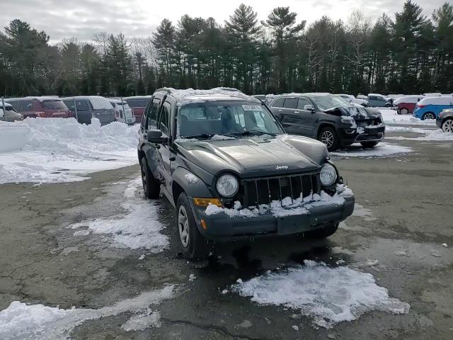 2006 Jeep Liberty (North America) - Image 12