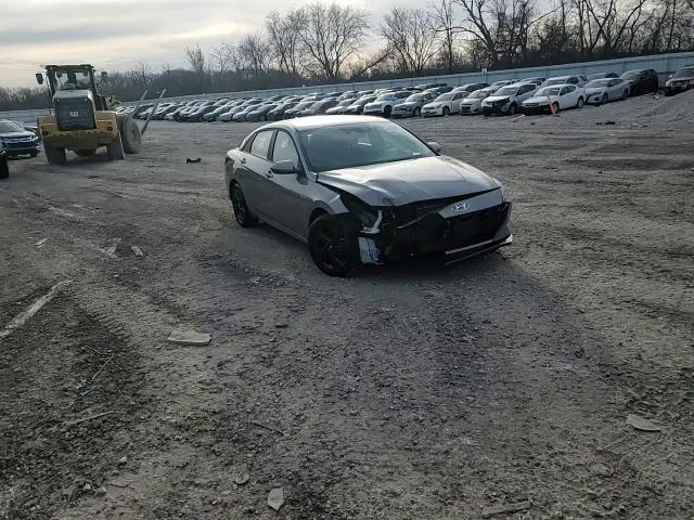 2022 Hyundai Elantra - Image 13