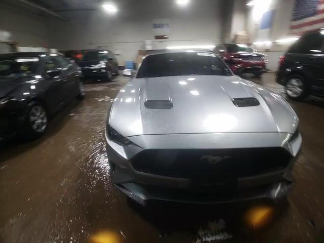 2020 Ford Mustang - Image 13