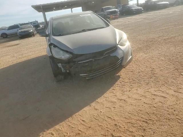 2011 Hyundai Elantra - Image 11