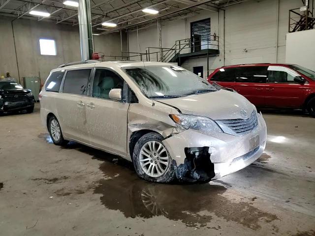 2014 Toyota Sienna - Image 12