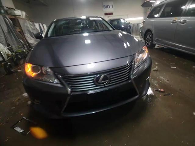 2015 Lexus ES - Image 13