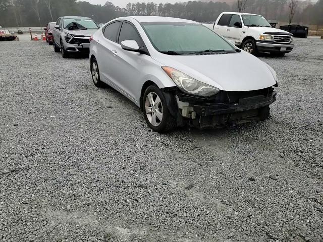 2013 Hyundai Elantra - Image 10
