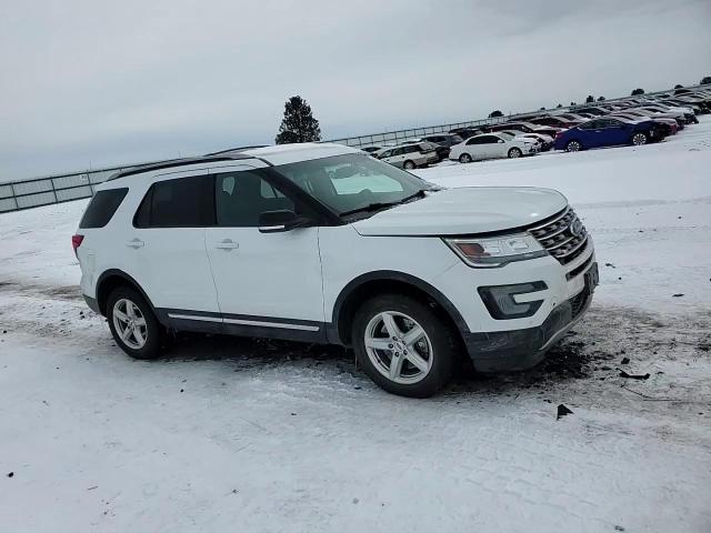 2016 Ford Explorer - Image 12