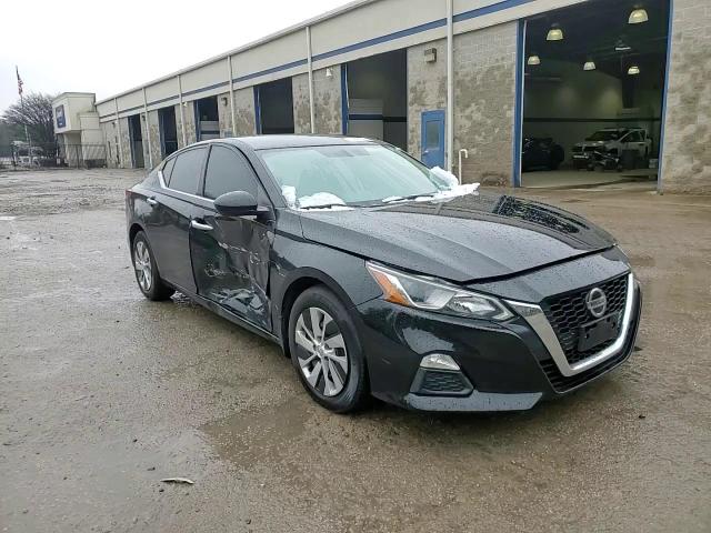 2020 Nissan Altima - Image 11