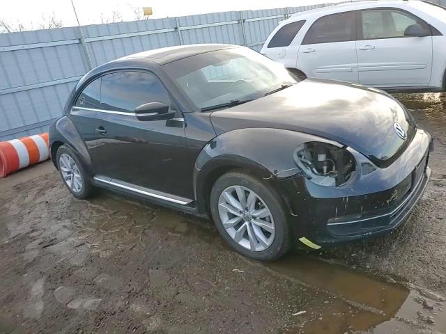 2013 Volkswagen Beetle - Image 11