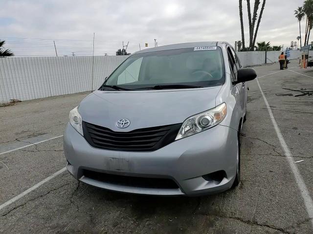 2013 Toyota Sienna - Image 12