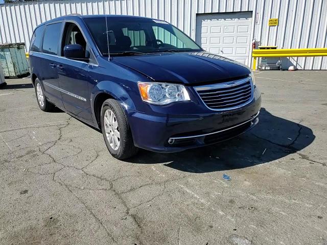 2015 Chrysler Town & Country - Image 11