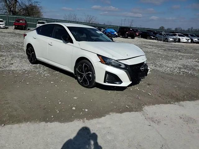 2024 Nissan Altima - Image 10