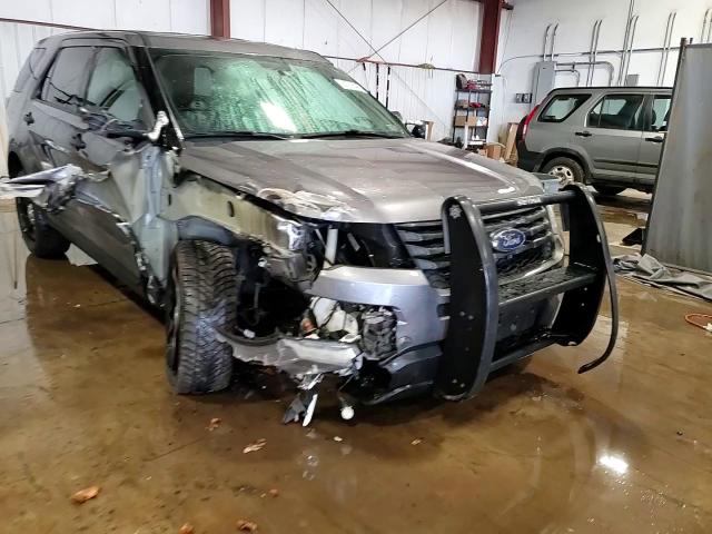 2019 Ford Explorer - Image 15