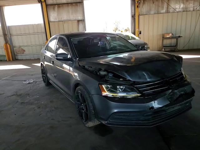 2017 Volkswagen Jetta - Image 10