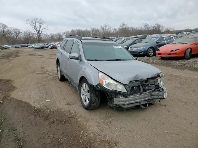 2010 Subaru Outback - Image 12