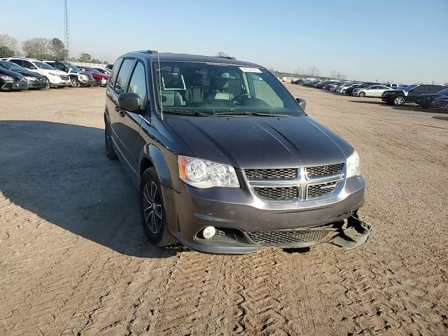 2017 Dodge Caravan - Image 11