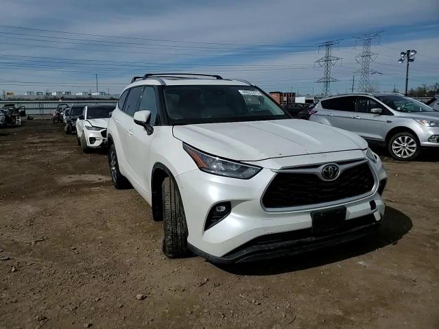 2020 Toyota Highlander - Image 11