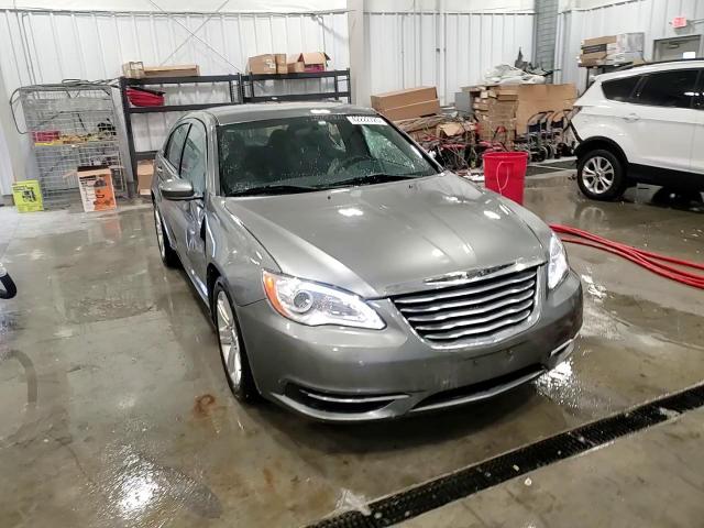 2013 Chrysler 200 - Image 12