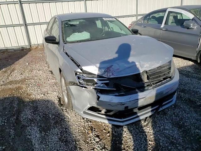 2015 Volkswagen Jetta - Image 11