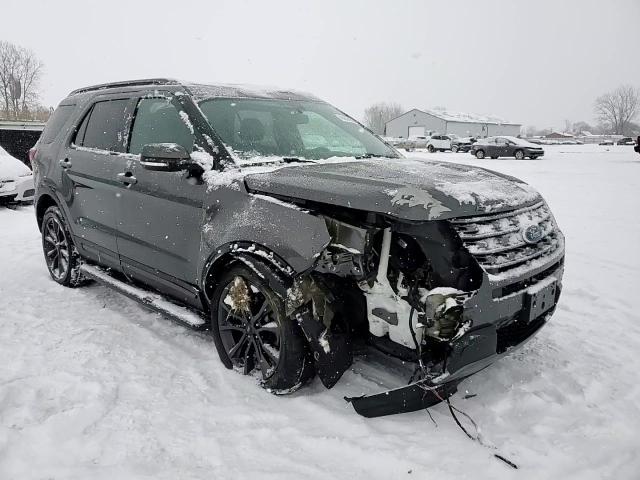 2017 Ford Explorer - Image 12