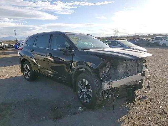 2023 Toyota Highlander - Image 11