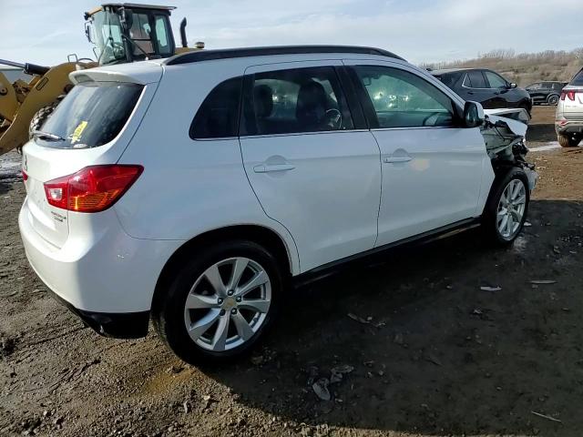 2015 Mitsubishi Outlander - Image 14